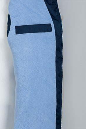 Szczegół kieszeń wewnętrzna piersi po lewej stronie