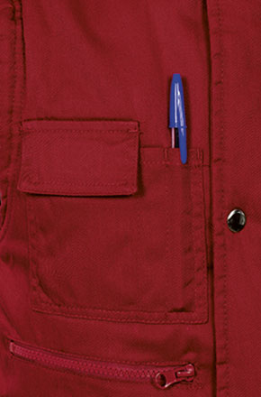 Buzunar pe piept în partea dreaptă în detaliu