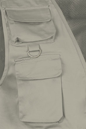 Front pockets and right chest ring feature