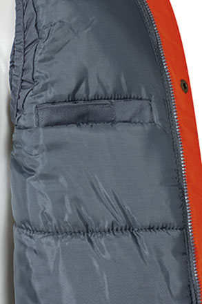 Szczegół kieszeń wewnętrzna piersi po lewej stronie